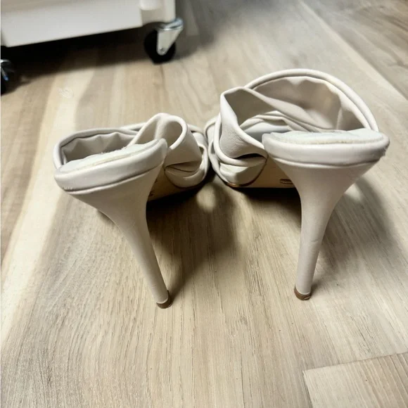 billini off white  heels - Picture 3 of 3